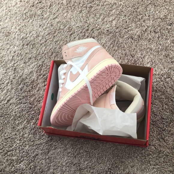 Air Jordans Unisex Sneakers - Picture 4 of 8